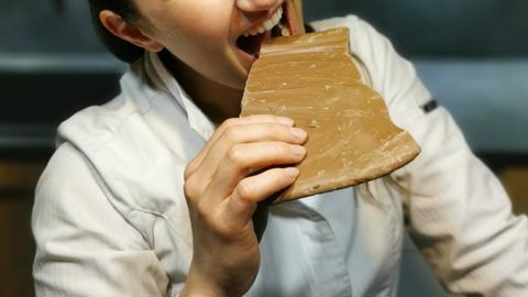 Le chocolat est l’une de ses matières favorites, à travailler et à dévorer. © Matthieu Derible Le chocolat est l’une de ses matières favorites, à travailler et à dévorer. © Matthieu Derible